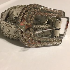 Glitz White Leather Belt!!!❤️❤️